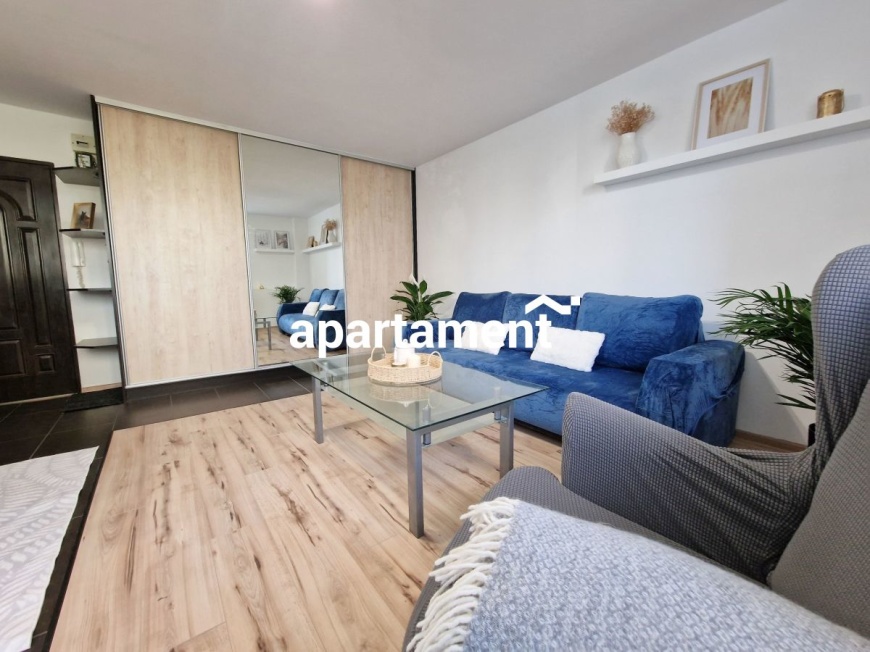 Zadbana kawalerka. Gotowa do zamieszkania.