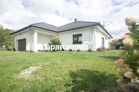 Parterowy, nowy, wygodny dom wolnostojący w Ochli