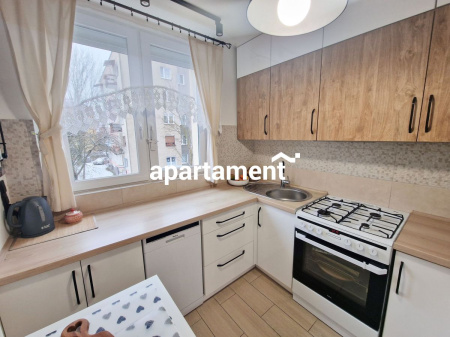 Rezerwacja - 3 pokoje Powst W-wy Niski blok